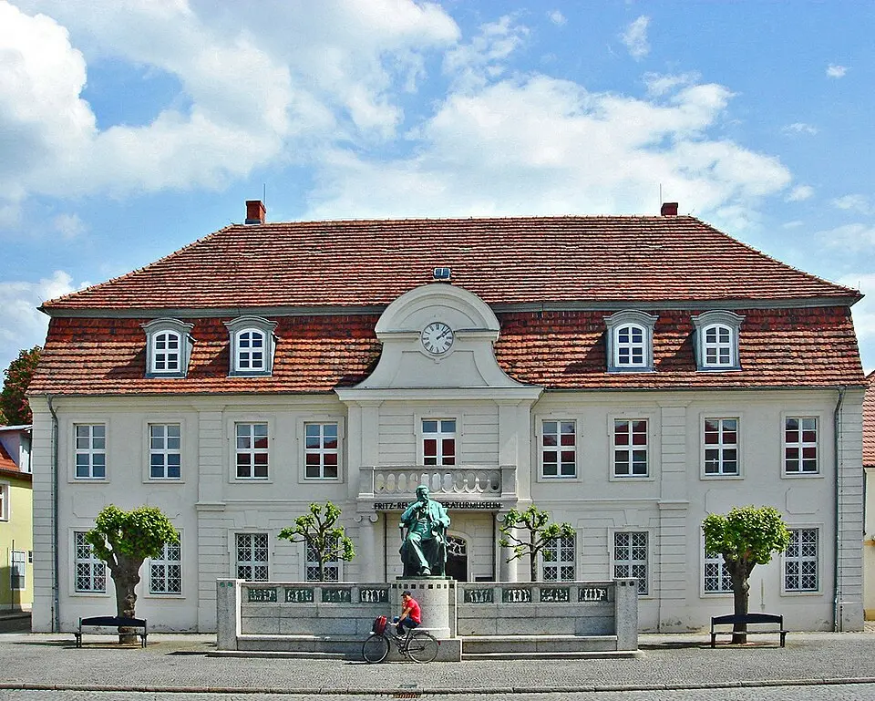 Image: Horst-schlaemma derivative work: Dontworry · Public domain Fritz-Reuter-Literaturmuseum
