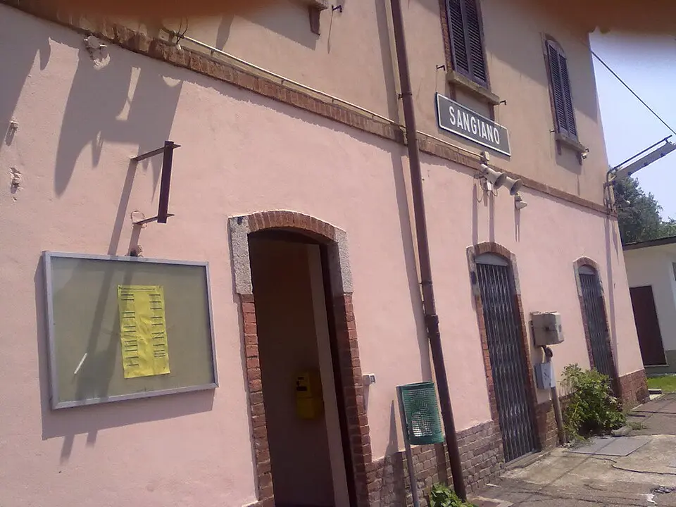 stazione di Sangiano