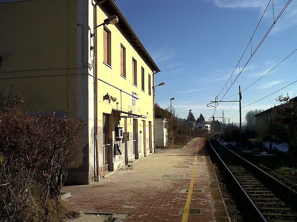 Obrázok: Neq00 · CC BY-SA 3.0 stazione di Vigliano d'Asti