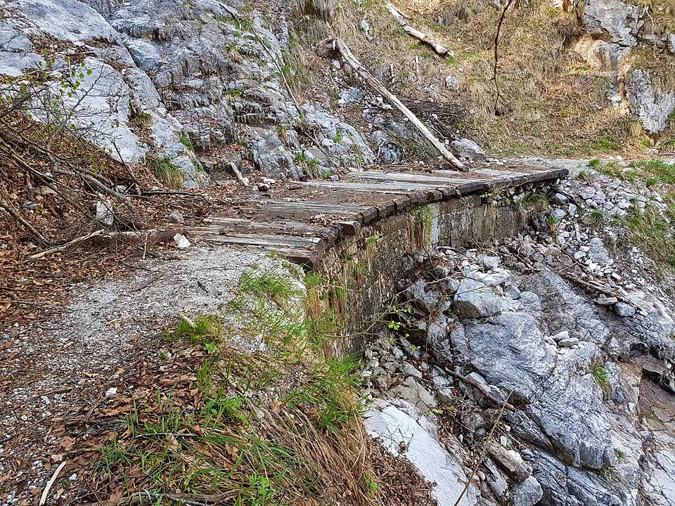 Soleleitung, Stützmauer beim großen Hundsortgraben