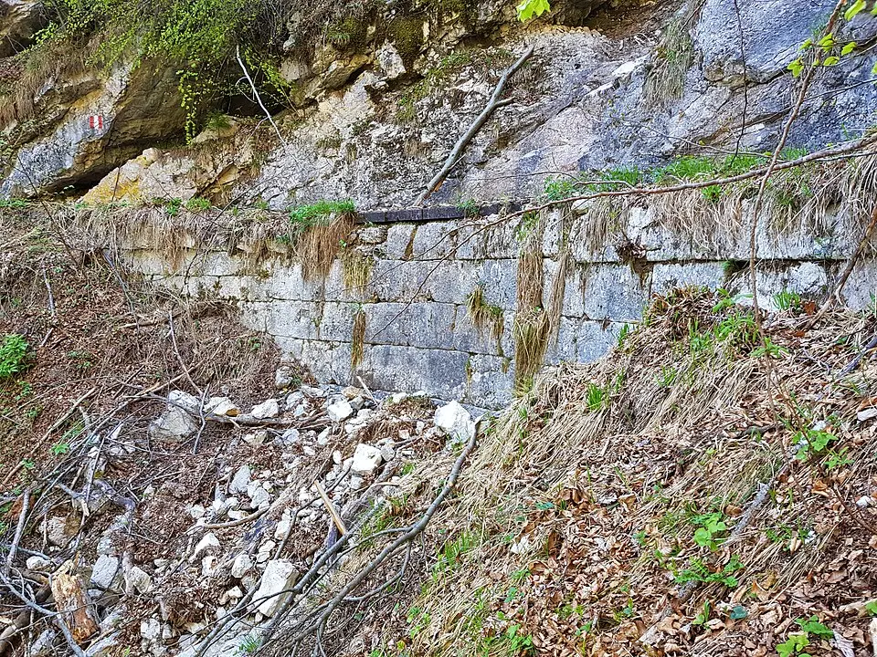 Soleleitung, Stützmauer beim kleinen Hundsortgraben