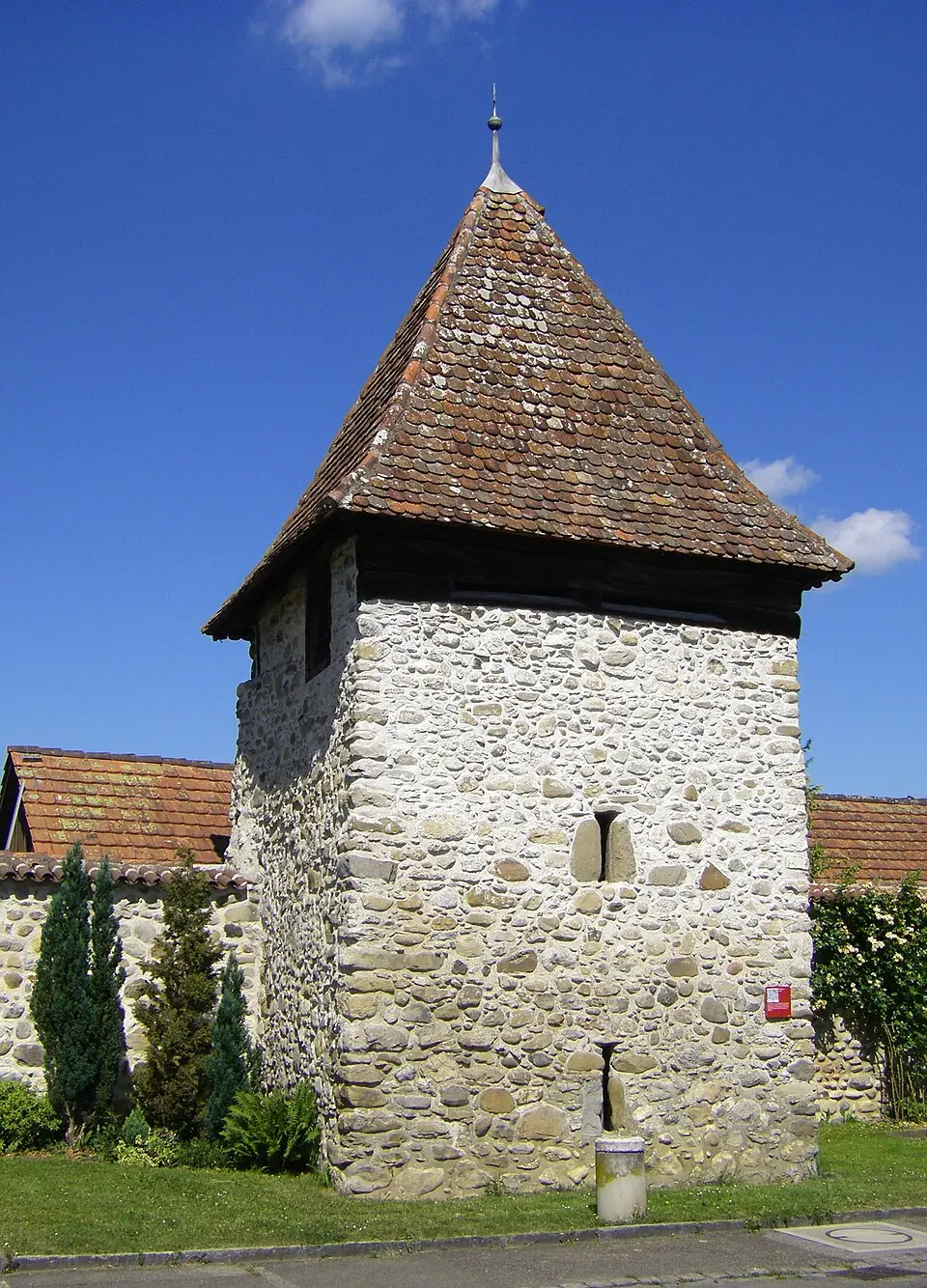 Stadtbefestigung, verschiedene Teilstücke mit Klostermauer Feldbach