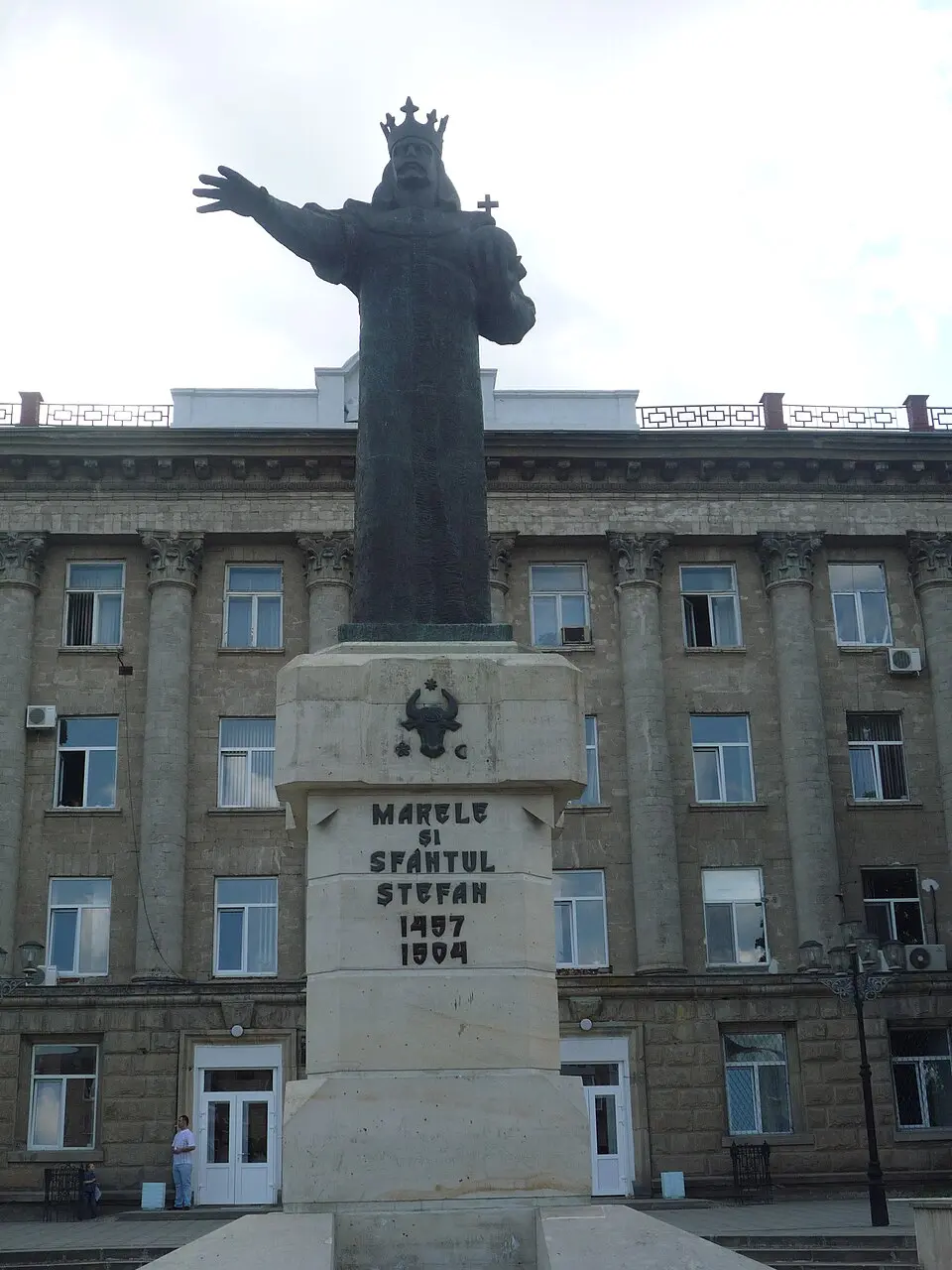 Statuia lui Ștefan cel Mare și Sfânt din Bălți