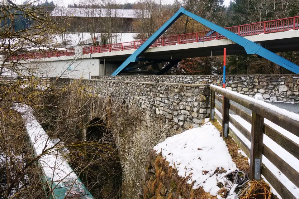 Straßenbrücke beim „Steinbrugger“