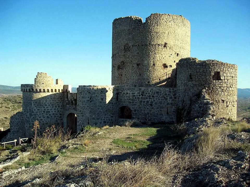 Image: Alfredo SÁNCHEZ GARZÓN · CC BY-SA 4.0 castillo de los Bobadilla