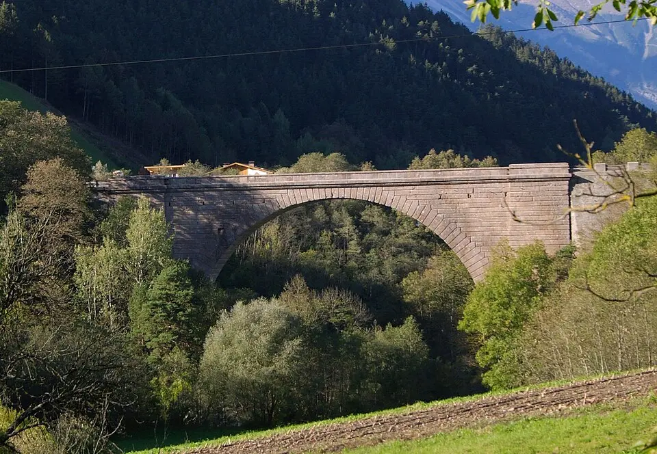 Obrázok: QEDquid · CC BY-SA 3.0 Stephansbrücke