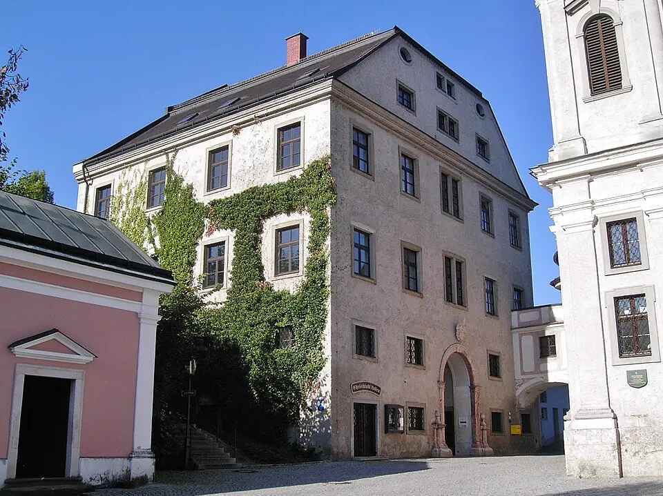 Pfarrhof samt Wirtschaftsgebäude