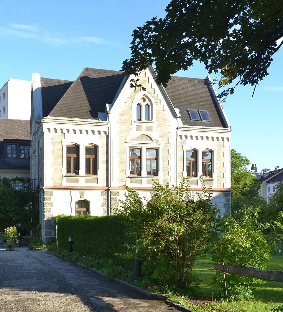 Evang. Pfarrhof samt Umzäunung