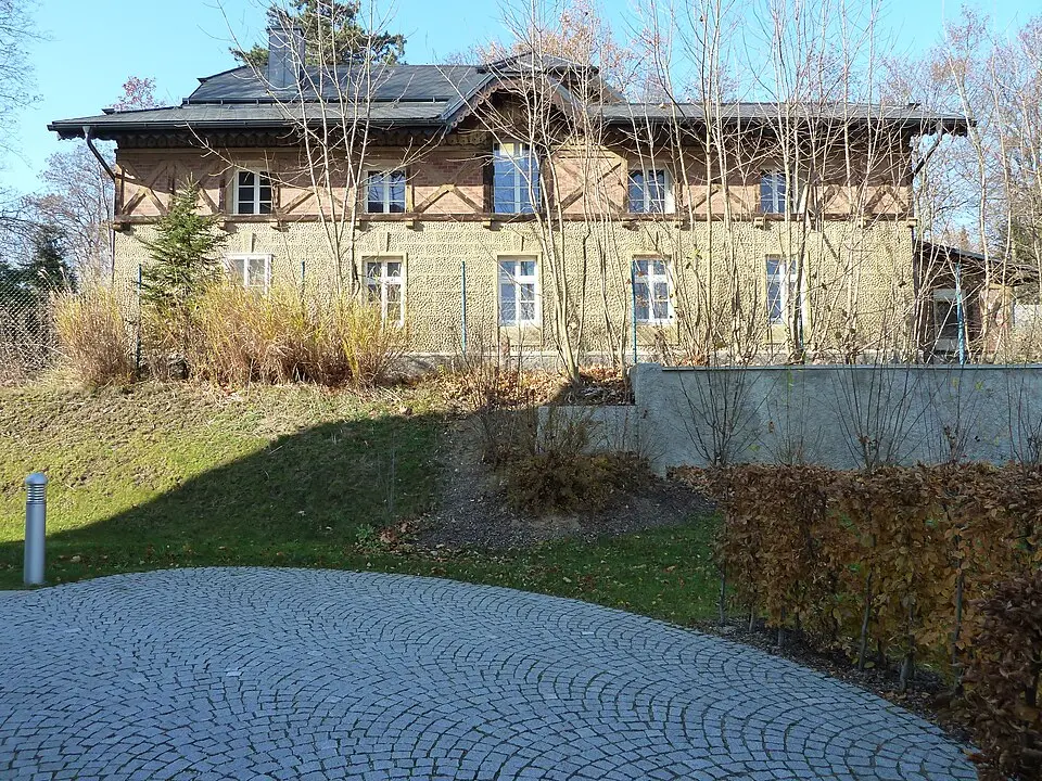 Ökonomiegebäude mit Pferdestall