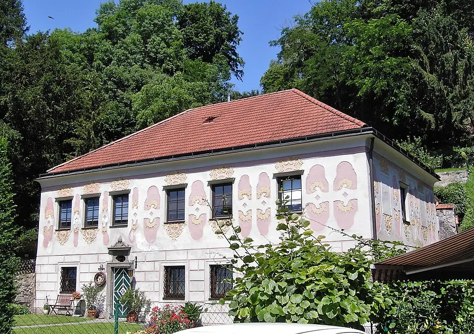 Stohl-Haus und Mauer