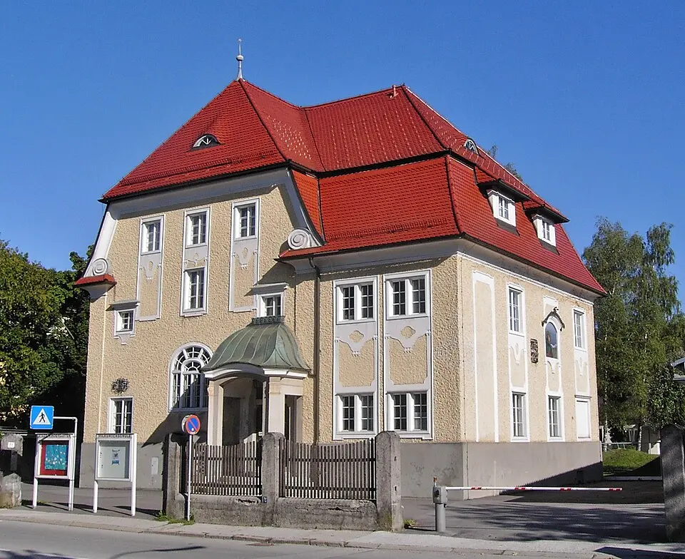 Volkshochschule, ehem. Villa Reithoffer, ehem. FH für Damenkleidermacher