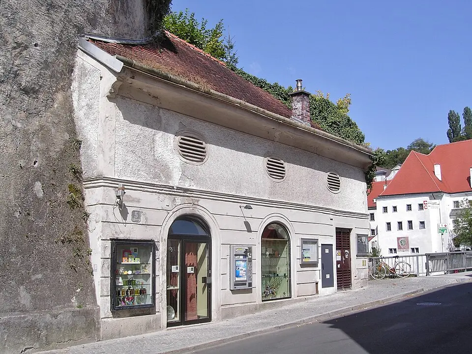 Wohn- und Geschäftshaus
