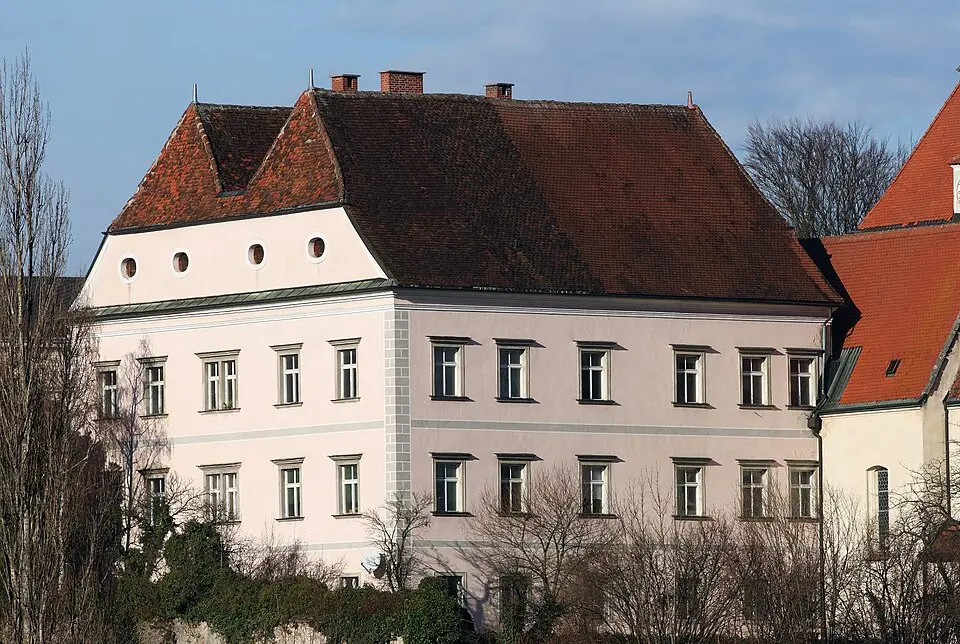 Bild: Christoph Waghubinger (Lewenstein) · CC BY-SA 3.0 AT Pfarrhof