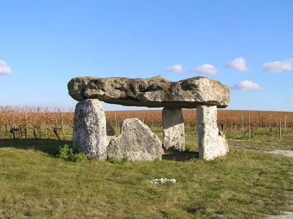 dolmen de Saint-Fort-sur-le-Né