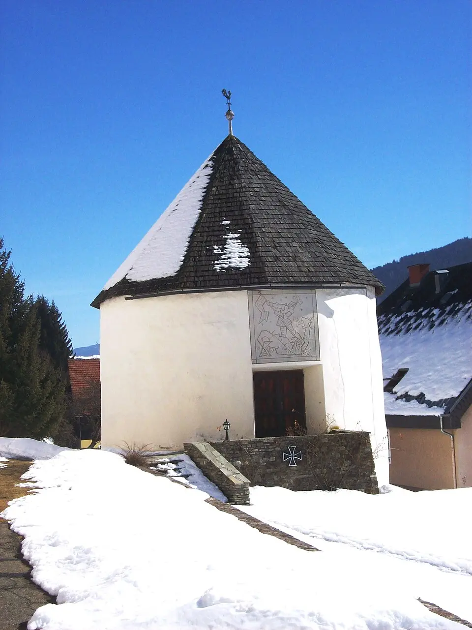 Ehem. Friedhof mit Karner hl. Michael, Kriegerdenkmal