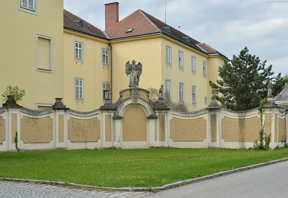 Mauern um den Kirchplatz