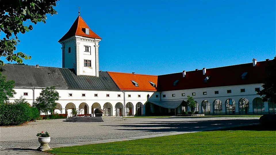 Image: Pfeifferfranz · CC BY-SA 3.0 Ehemaliges Augustinerchorherrenkloster, Schultrakt des Klosters