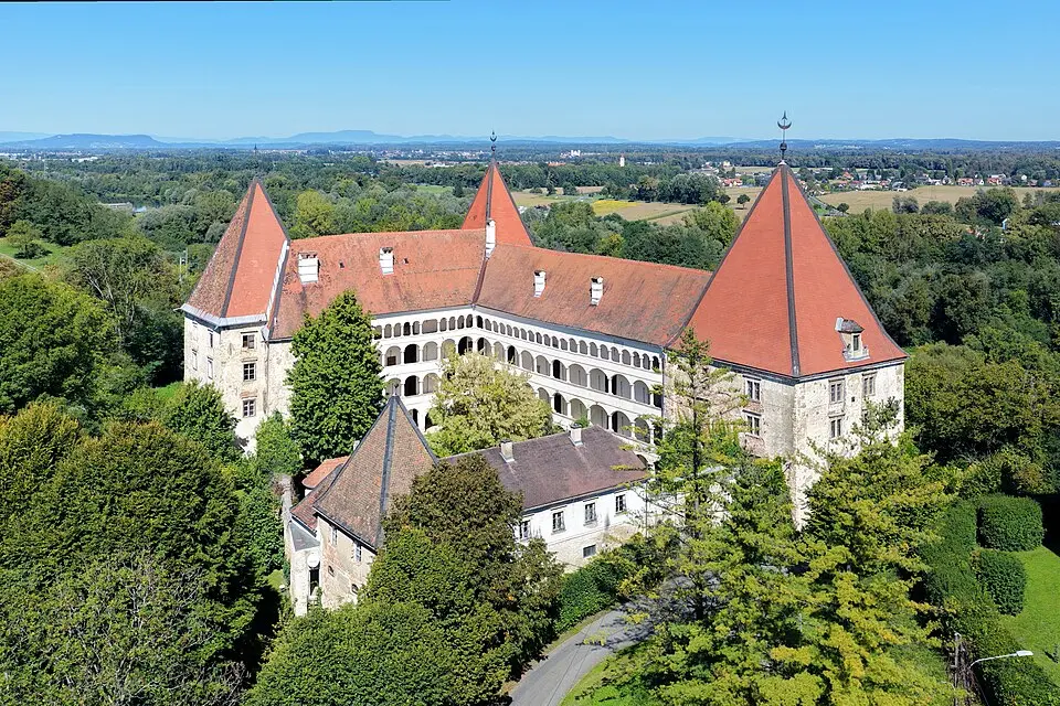 Schloss Spielfeld