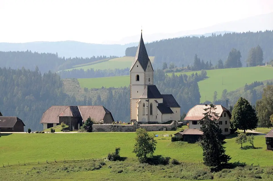 Kath. Pfarrkirche hl. Martin und Friedhof