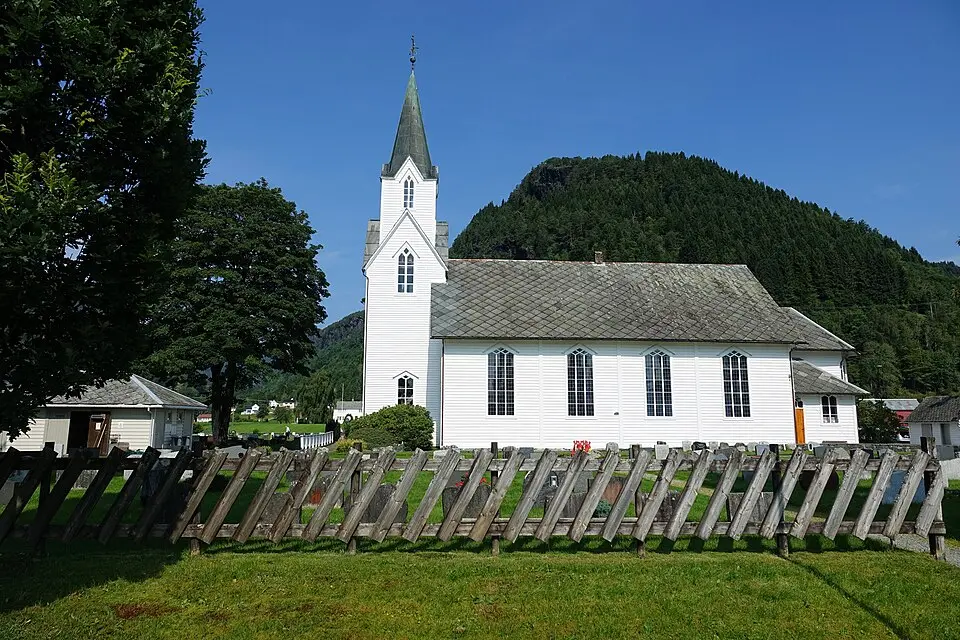 Strandebarm kirke