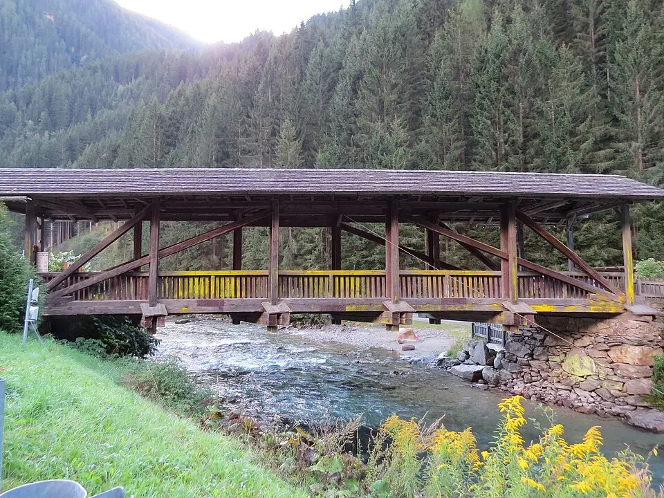 Straßenbrücke Blos