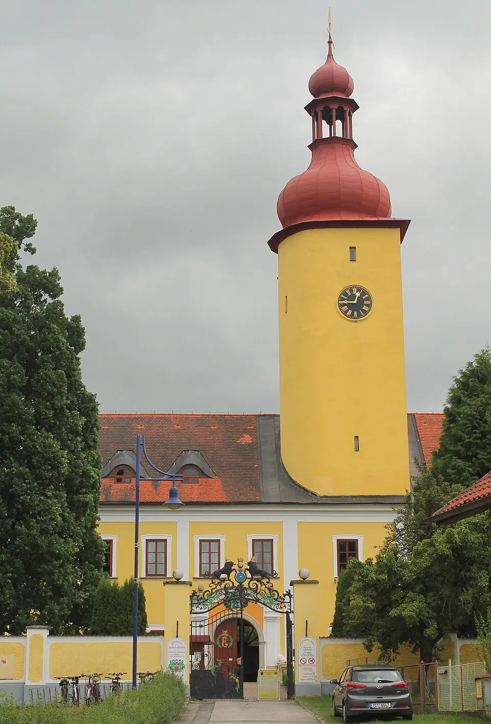 Kép: Harold · CC BY-SA 4.0 zámek Stráž nad Nežárkou