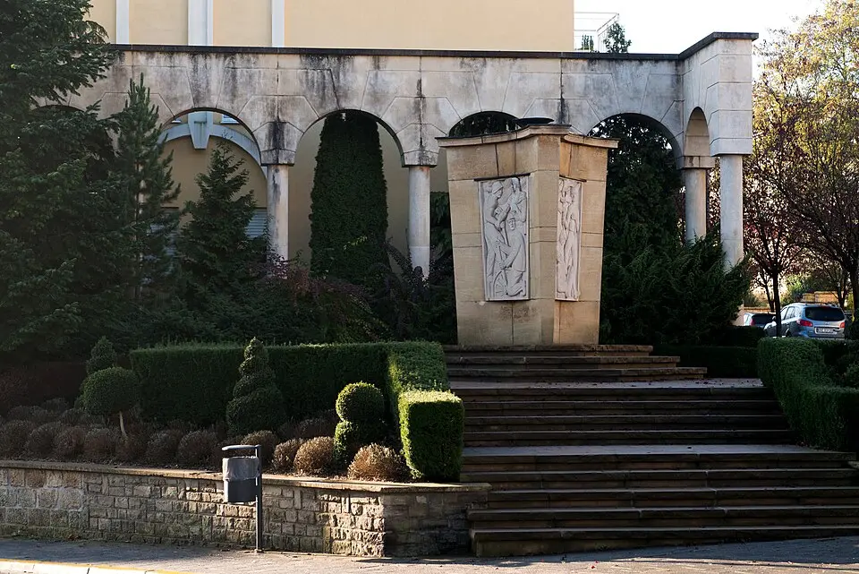 Image: Jwh · CC BY-SA 3.0 LU Differdange