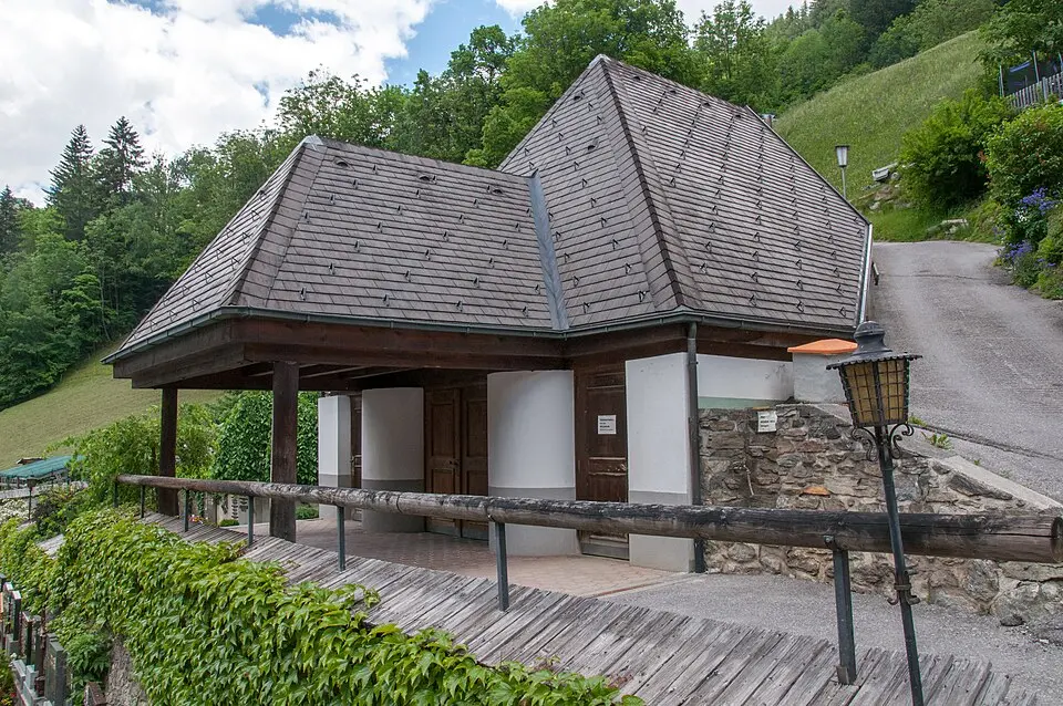 Aufbahrungshalle, Totenkapelle