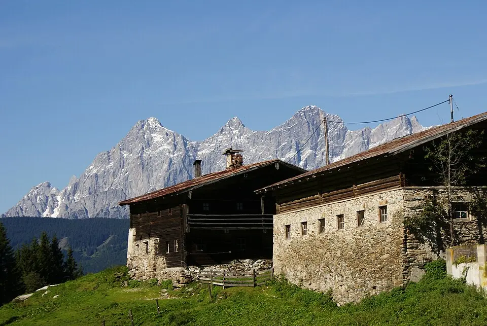Bild: Ewaldgabardi · CC BY-SA 3.0 AT Stricklehen, Bauernhof (Anlage)