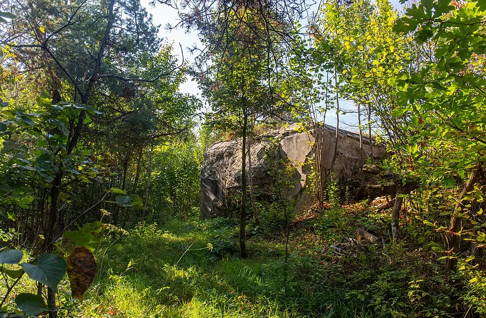 obcestna utrdba Rupnikove linije pod Strmico