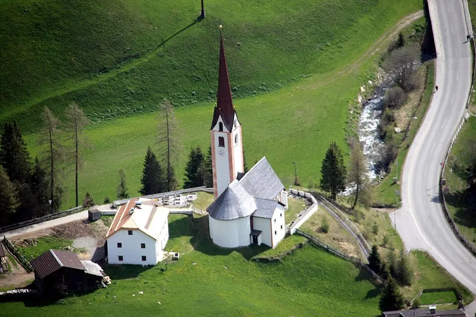 Kath. Pfarrkirche hl. Sigmund und Friedhof