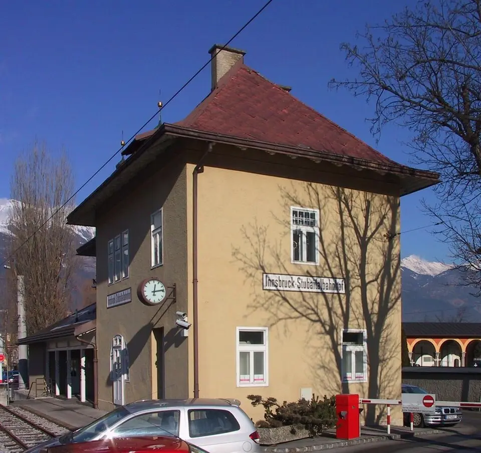 Naložil: Veitmueller · CC BY-SA 3.0 Innsbruck Stubaitalbahnhof