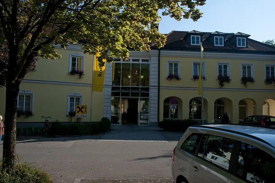 Wohn- und Geschäftshaus