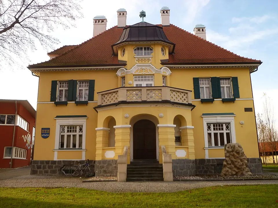 Obrázek: Luckyprof · CC BY-SA 3.0 AT Zweythurmvilla