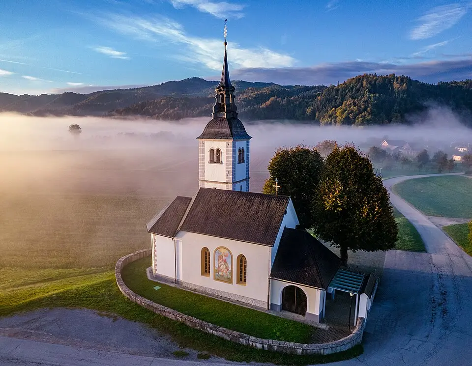 Obrázok: Luka Škerjanec · CC BY-SA 4.0 St. John the Baptist's Parish Church in Suha