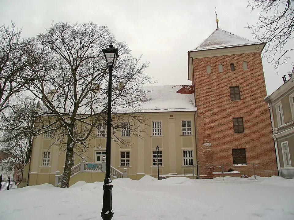 Zamek (z wieżą)