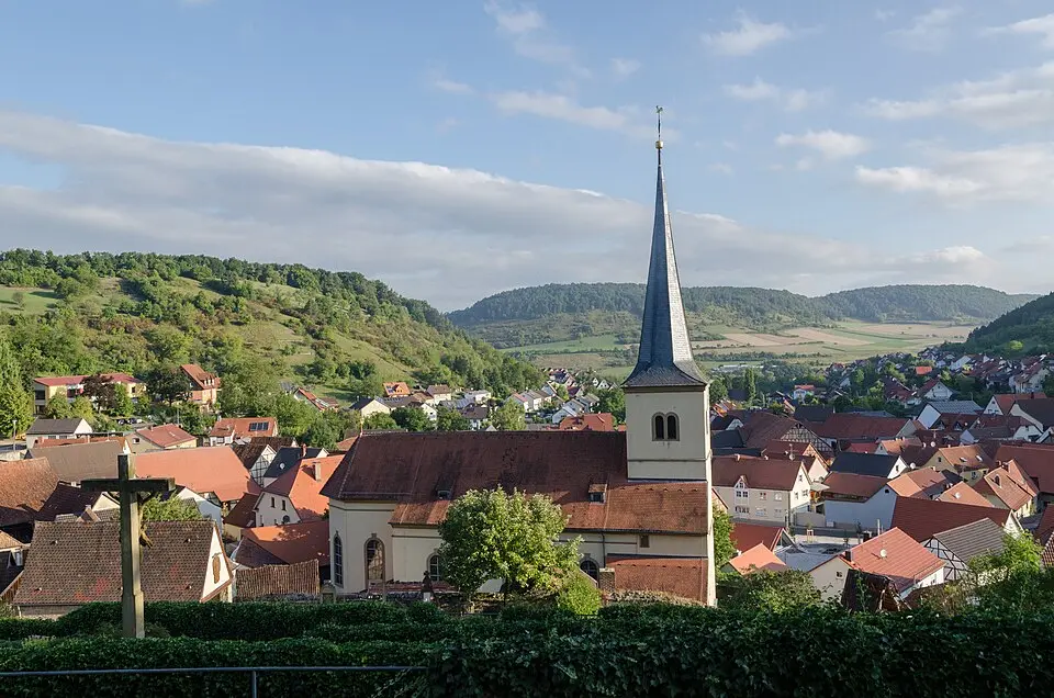 Image: Tilman2007 · CC BY-SA 3.0 Pfarrkirche