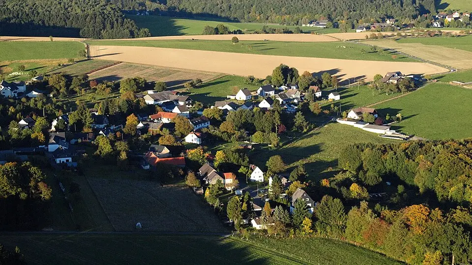 Immagine: Wolkenkratzer · CC BY-SA 4.0 Bachenberg