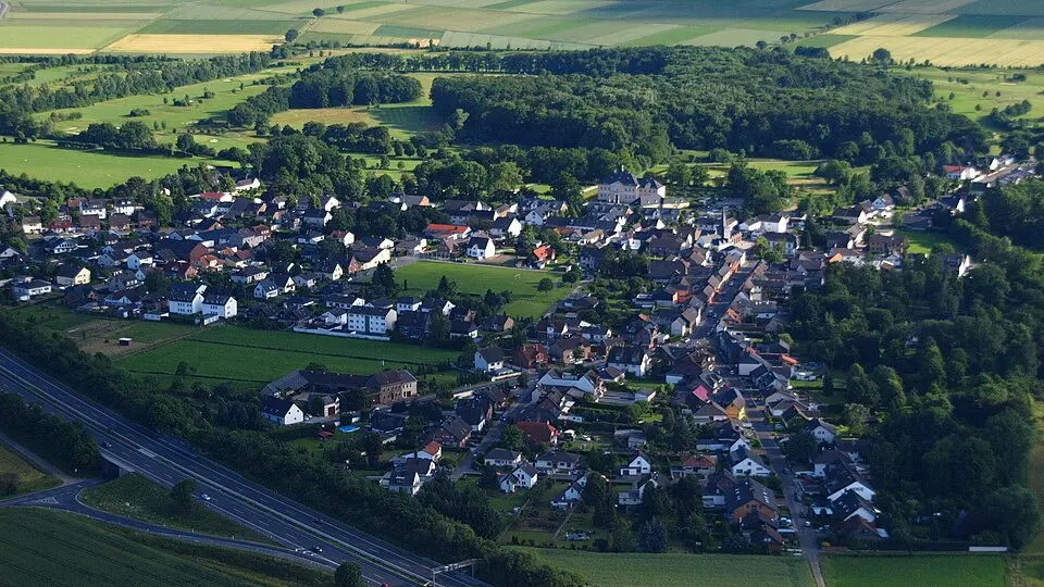 Slika: Wolkenkratzer · CC BY-SA 3.0 Miel