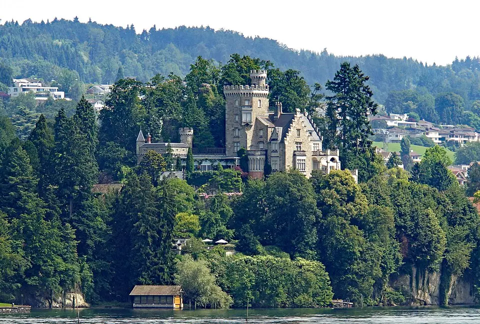 Neugotisches Schloss Neu-Habsburg