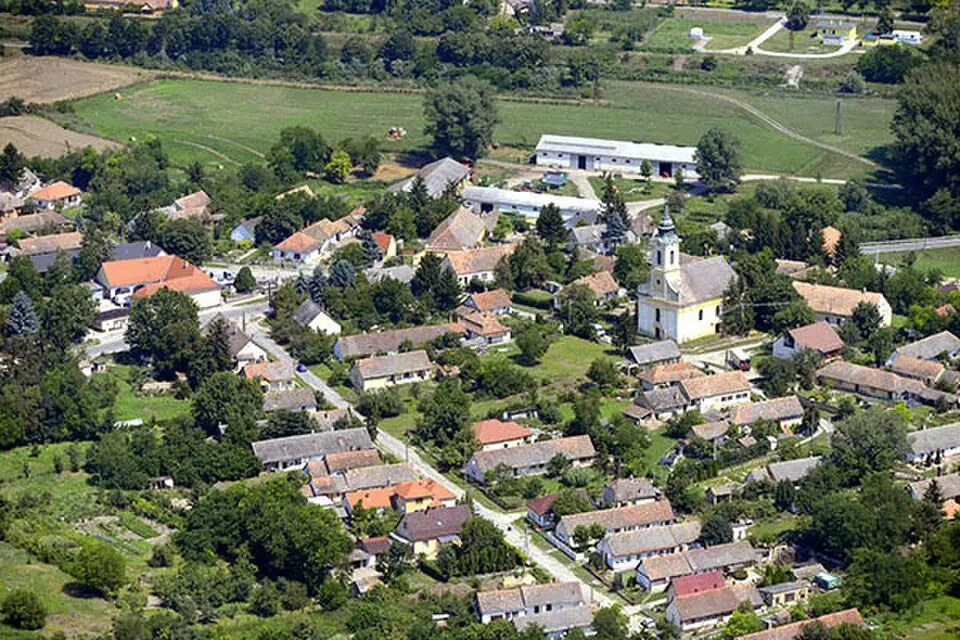 Kép: CivertanS · CC BY-SA 4.0 Szabadhídvég