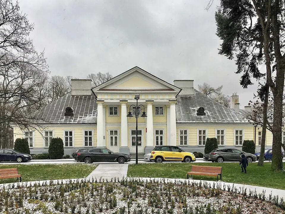 Pałac, ob. szkoła muzyczna