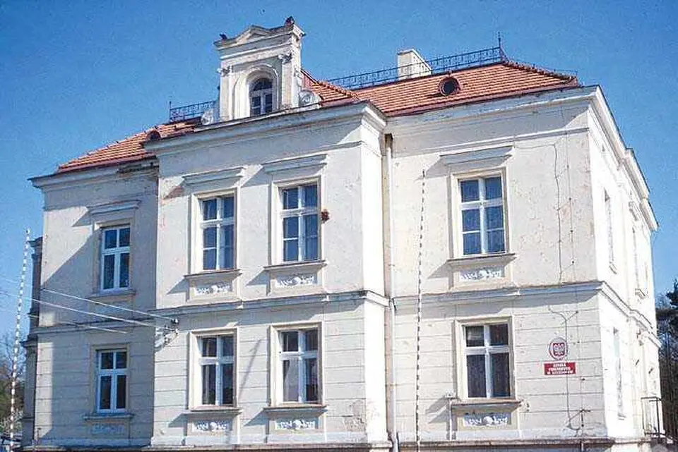 Oficyna pałacowa, ob. szkoła podstawowa