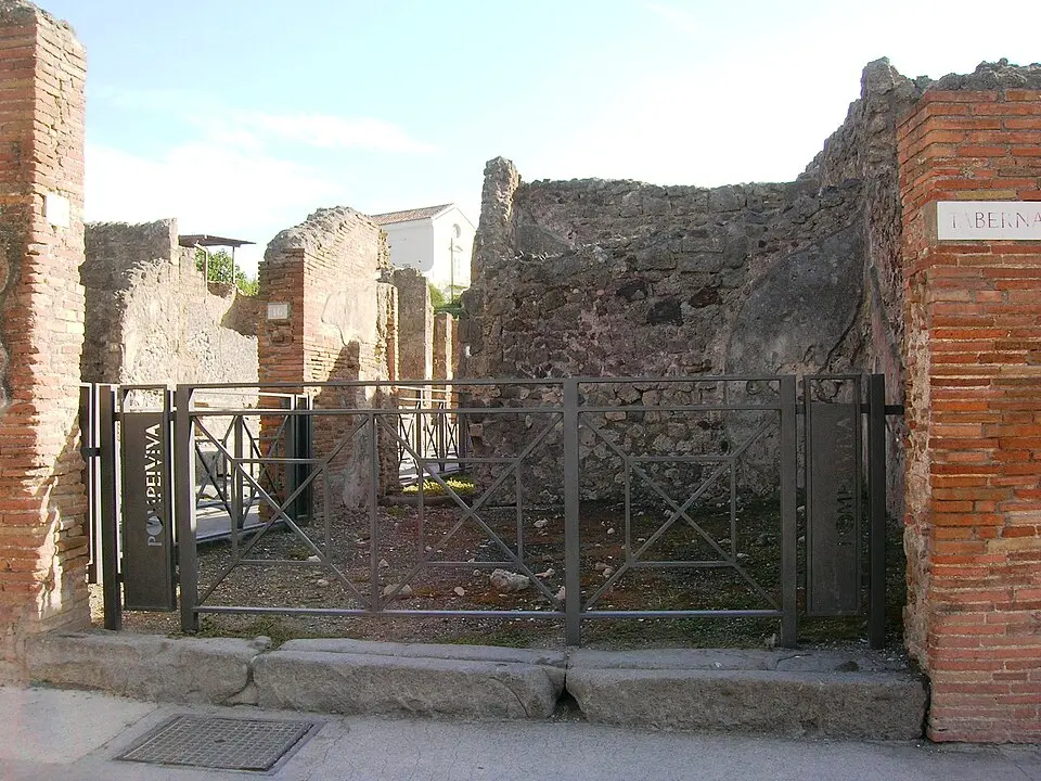 taberna di D. Juni Proculi (I.4.15)