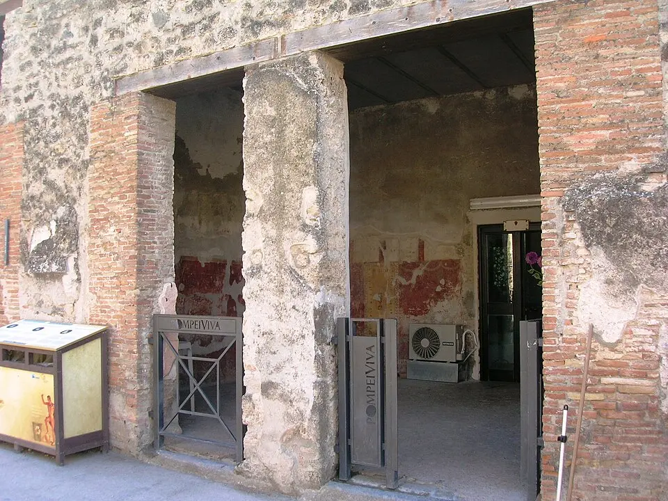 taberna di Iunianus (I.6.12)