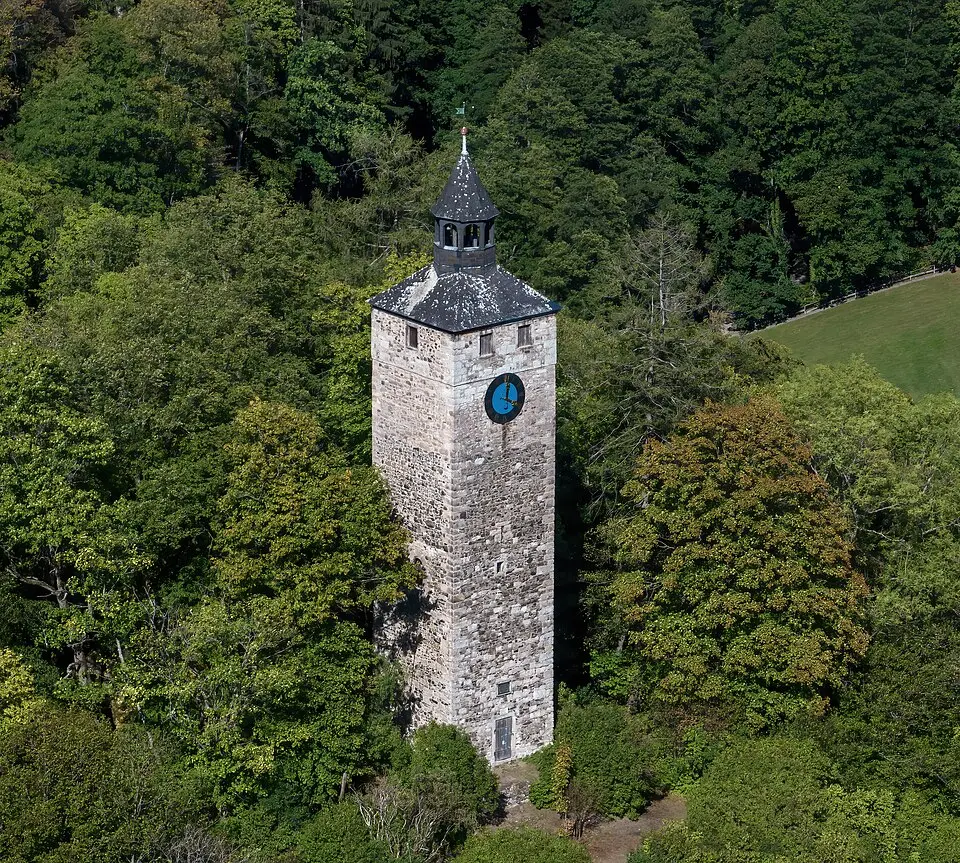 Image: Ermell · CC BY-SA 4.0 Burgruine Altes Schloss, sogenannte Walpotenburg