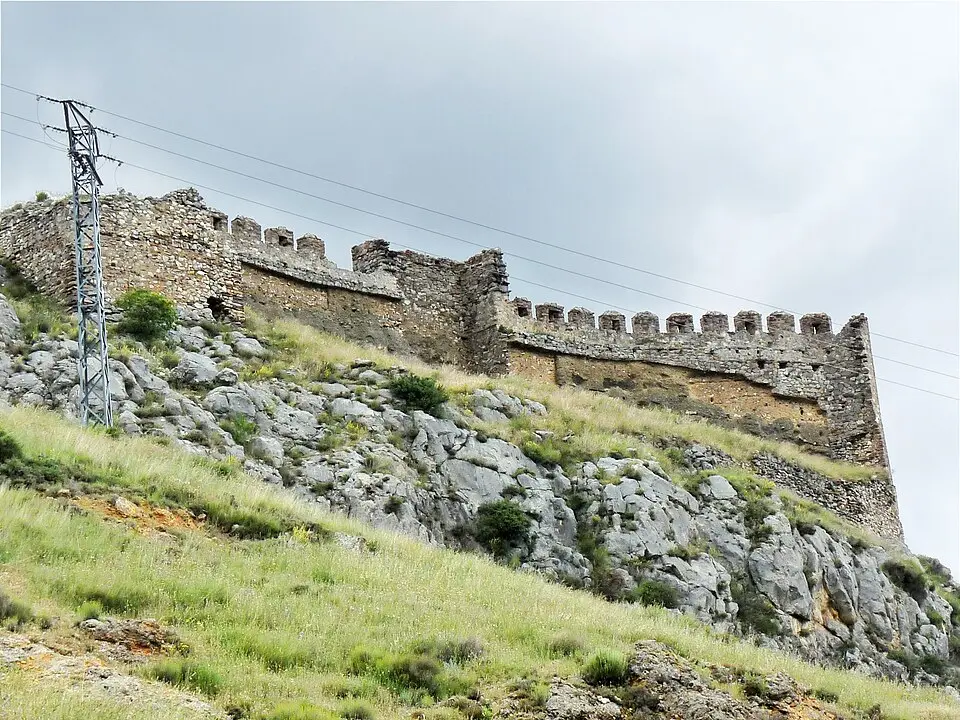 Image: Ecelan · CC BY-SA 3.0 Castle of Talamantes