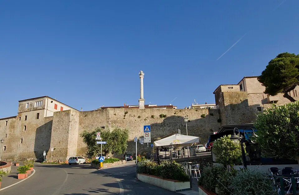 mura di Talamone