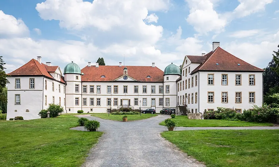 Image: Basotxerri · CC BY-SA 4.0 Schloss Hünnefeld