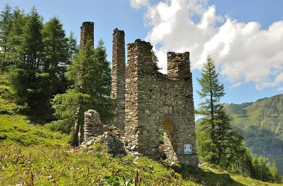Ehem. Bergstation mit Achslagertürmen der Radhausbergbahn